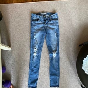 lightly ripped skinny jeans!